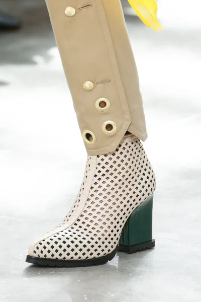 Look 99